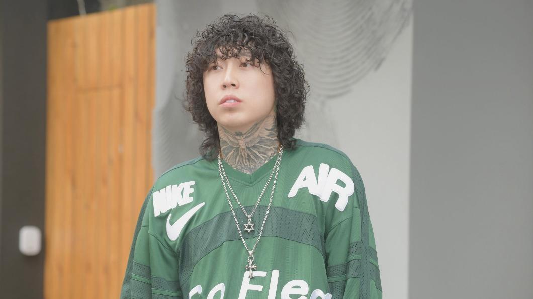 全身布滿刺青！男星私下超有愛心　投資200萬蓋養老院