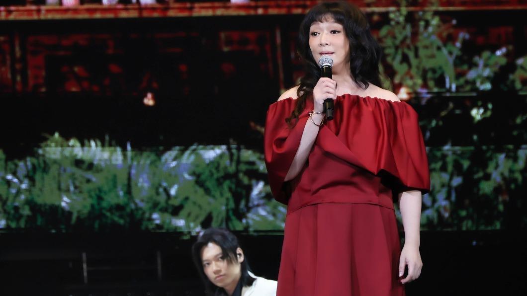 趙詠華跟施少庸（後）差29歲。（圖／寬宏藝術提供）
