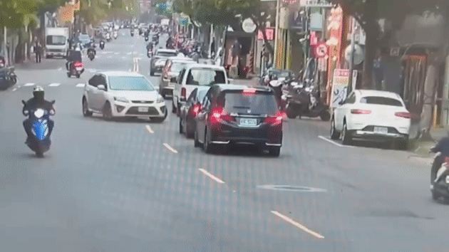 車禍發生過程。(圖/TVBS)