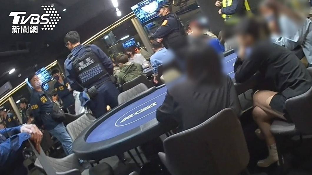 台南18歲美女荷官著「嫵媚小短裙」露腿上陣　賭客口水狂流