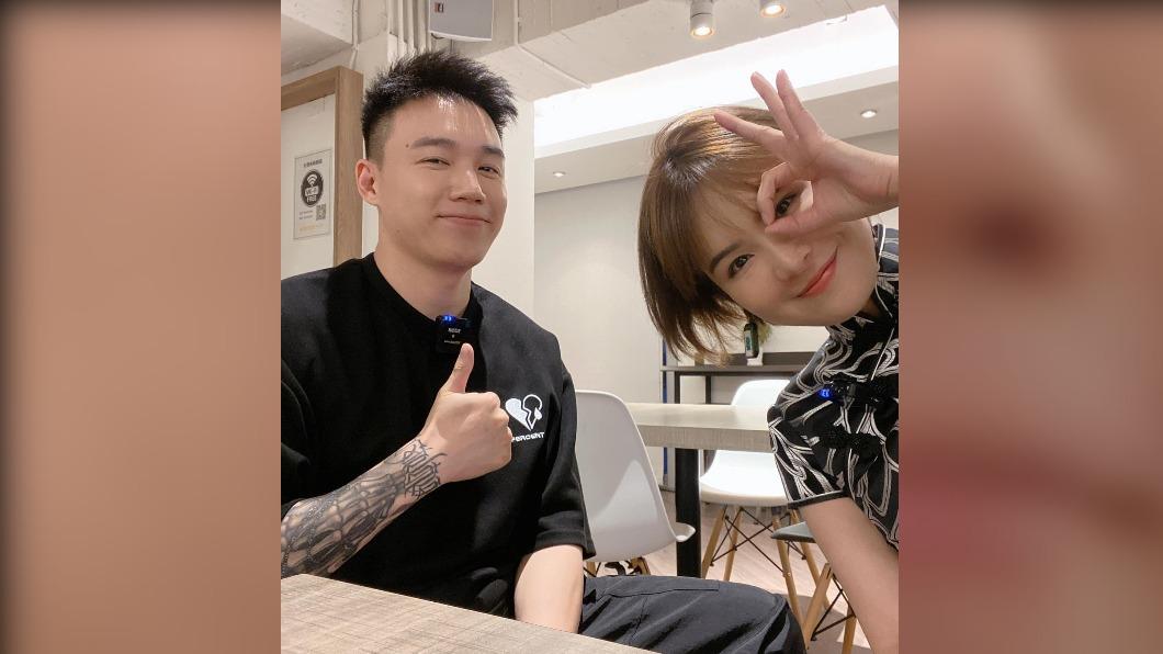 「嘴秋挨揍二人組」預告直播!陳沂曬Toyz合照 網喊:快結婚