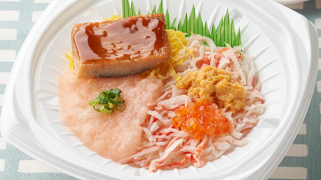 日本全家豪華海鮮丼有海膽、鮭魚子 但全用「假食材」背後用意曝