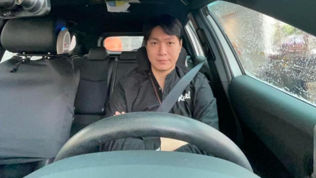 黃少谷身分相當多元,除是歌手、演員外,也當起計程車司機。(圖/翻攝自黃少谷臉書)