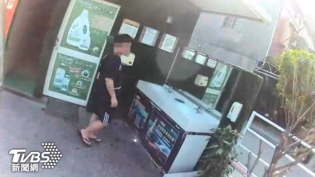 王嫌如廁後隨即背警方逮捕。(圖/TVBS)