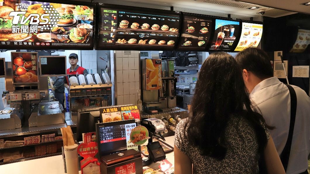 麥當勞點餐乾等10分鐘!他「1招」嚇出店員 全場笑翻狂讚