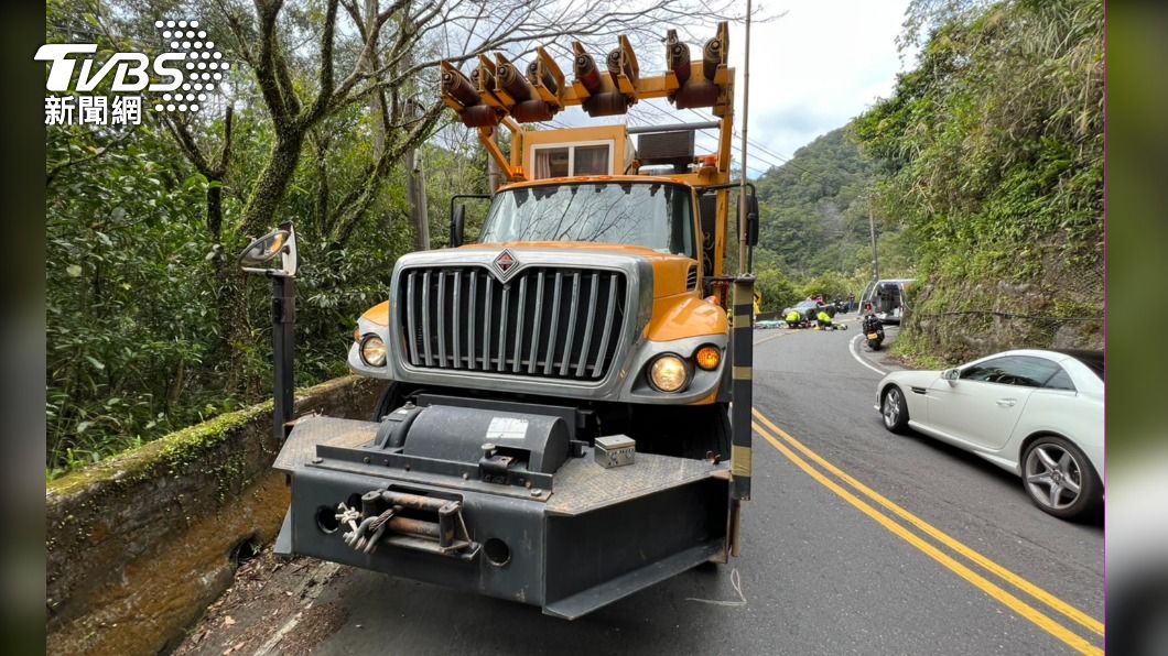 北宜公路跑山自摔 無照少年摔對向車道遭工程車輾過慘死