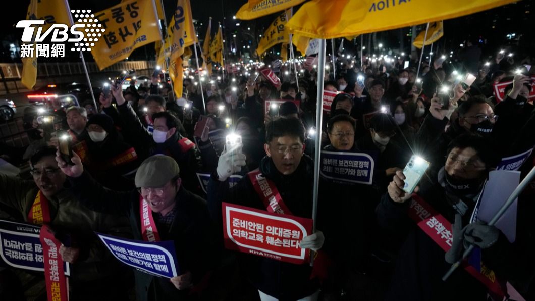南韓再次掀起大規模抗爭,此次是攸關實習醫師與醫學院權益。(圖/達志影像美聯社)