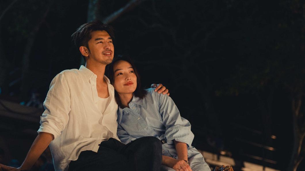 陳柏霖看夜景把妹耍浪漫 霸氣狂吻女伴認了:好暈!