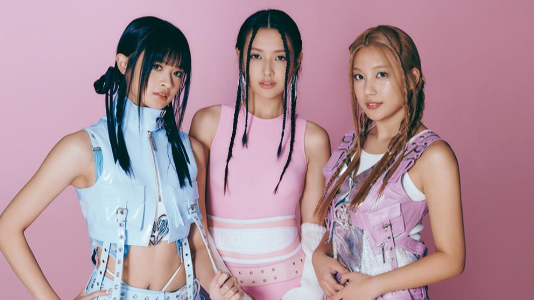 Vian(左起)、Mandy及Feanna組團進軍歌壇,去年底推出首支〈Eye to Eye〉。(圖/寰亞音樂 MEDIA ASIA提供)