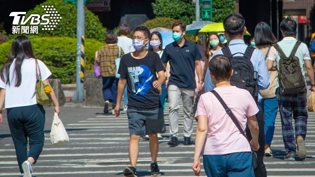 冬衣先別收!冷空氣接力襲台「下滑15度」 雨彈開炸2地