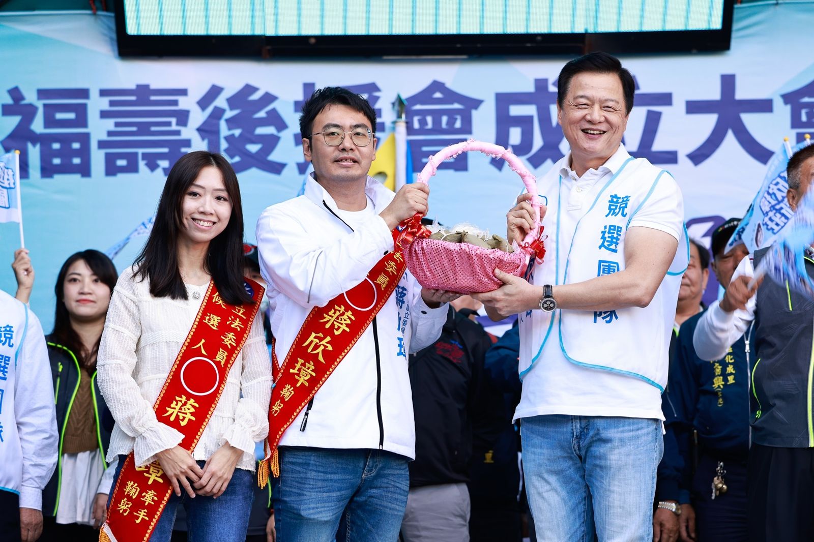 左為蔣欣璋老婆，此次也出面輔選。（圖／翻攝自臉書）