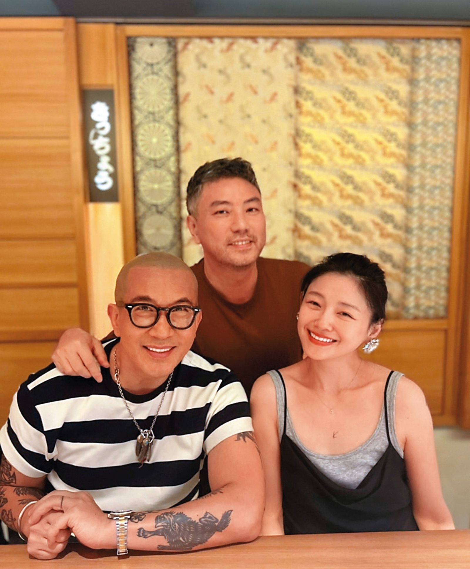 之前具俊曄(左)與大S(右)神復合結婚放閃時,曾讓汪小菲相當不爽,如今換汪小菲跟Mandy後來居上。中為詹仁雄。(圖/讀者提供)