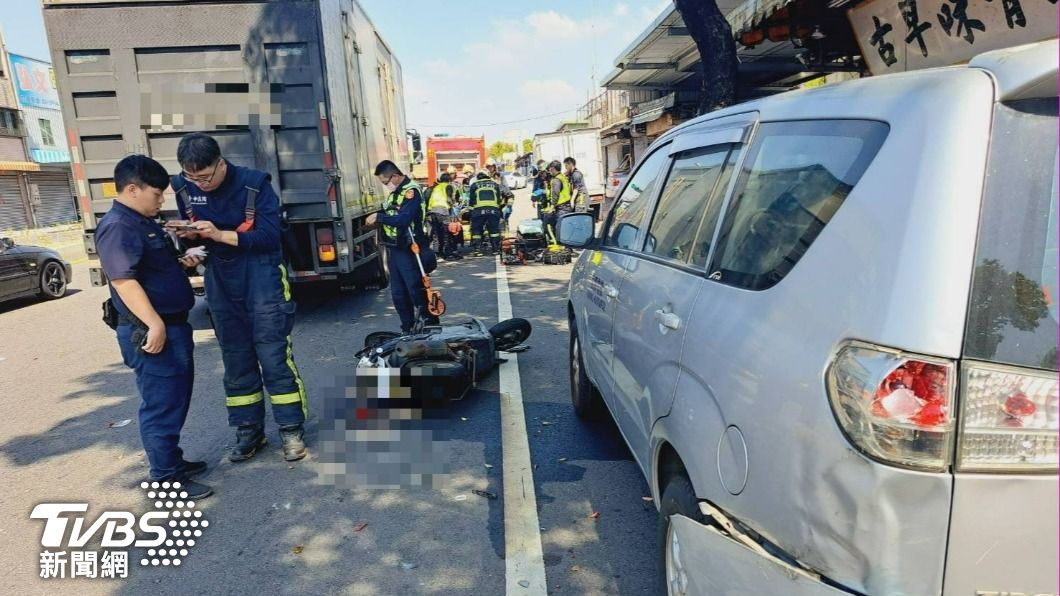快訊／台中男騎士「遭捲大貨車底」　他抬出時沒了心跳搶救中