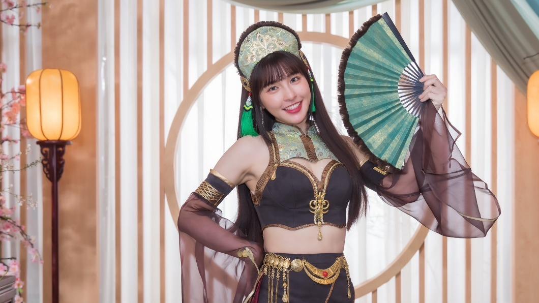 峮峮圓夢了!啦啦女神無預警爆「新身分」 長髮造型美胸乍現