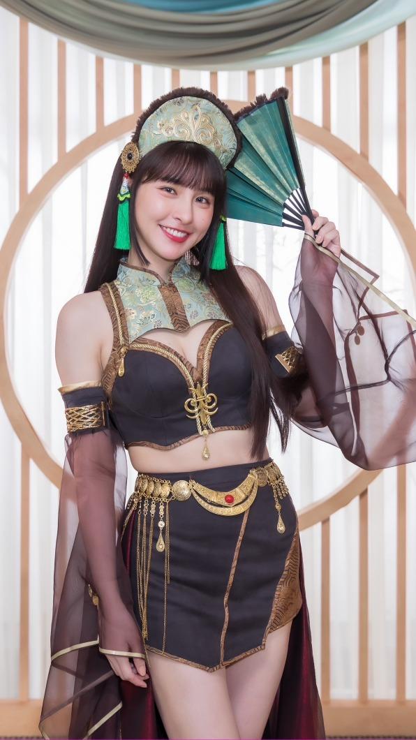 峮峮化身遊戲角色化身「大喬」。（圖／宇峻奧汀科技股份有限公司提供）