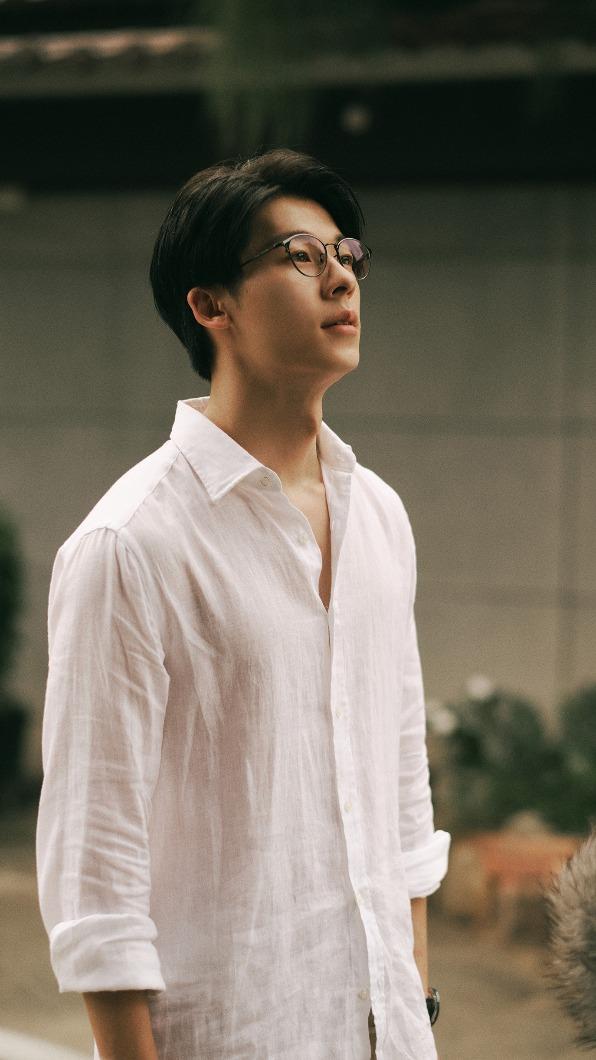 許光漢在片中年齡跨度大,從18歲演到36歲。(圖/翻滾吧男孩電影有限公司提供)