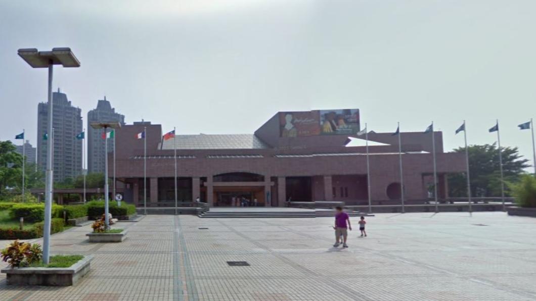 穿五星旗裝來高美館討「內地軍警票」　館員一句話秒KO