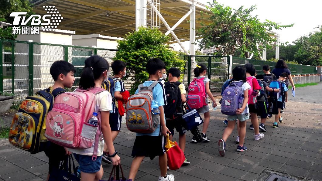 兄妹日睡6小時!哥9歲就比媽高 專家:恐「性早熟」嚴重後果曝光