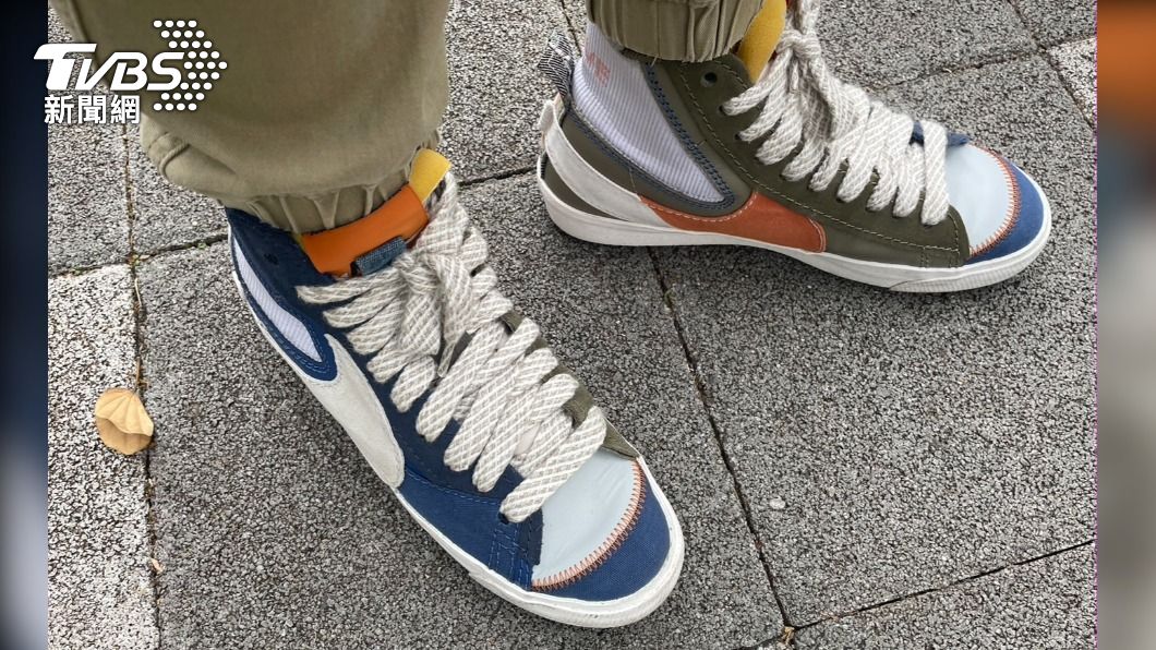 這雙NIKE鞋意外成為全場焦點。(圖/民眾提供)