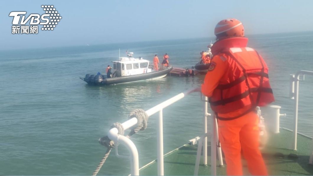 翻覆2死「消失的關鍵5分鐘」 海巡還原現場:陸艇蛇行甩尾碰撞