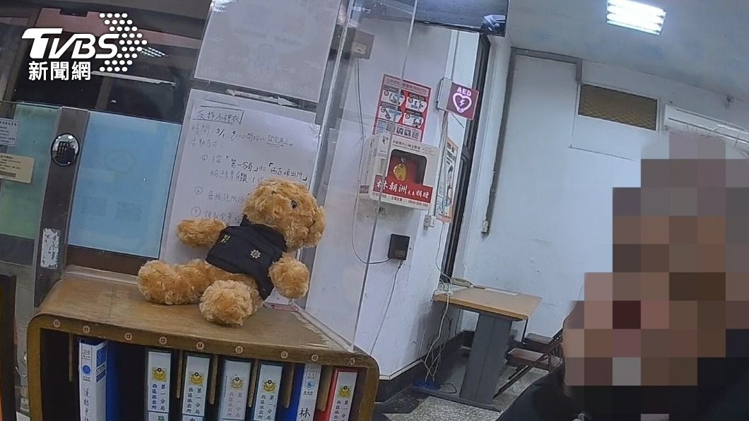 老翁的情緒相當激動。（圖/TVBS）