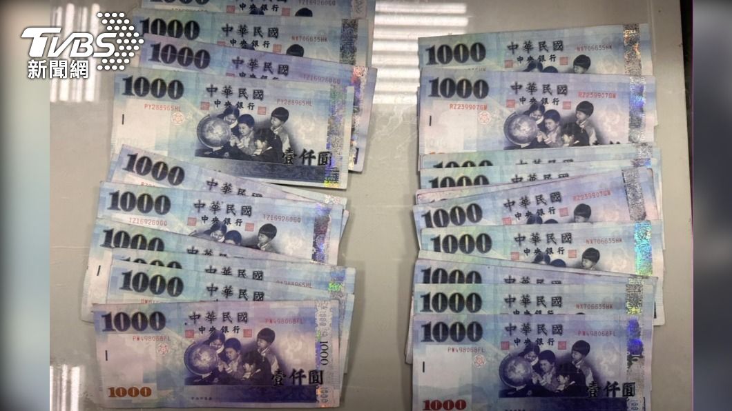 賣家事後發現收到假鈔前往警局報案。(圖/TVBS)