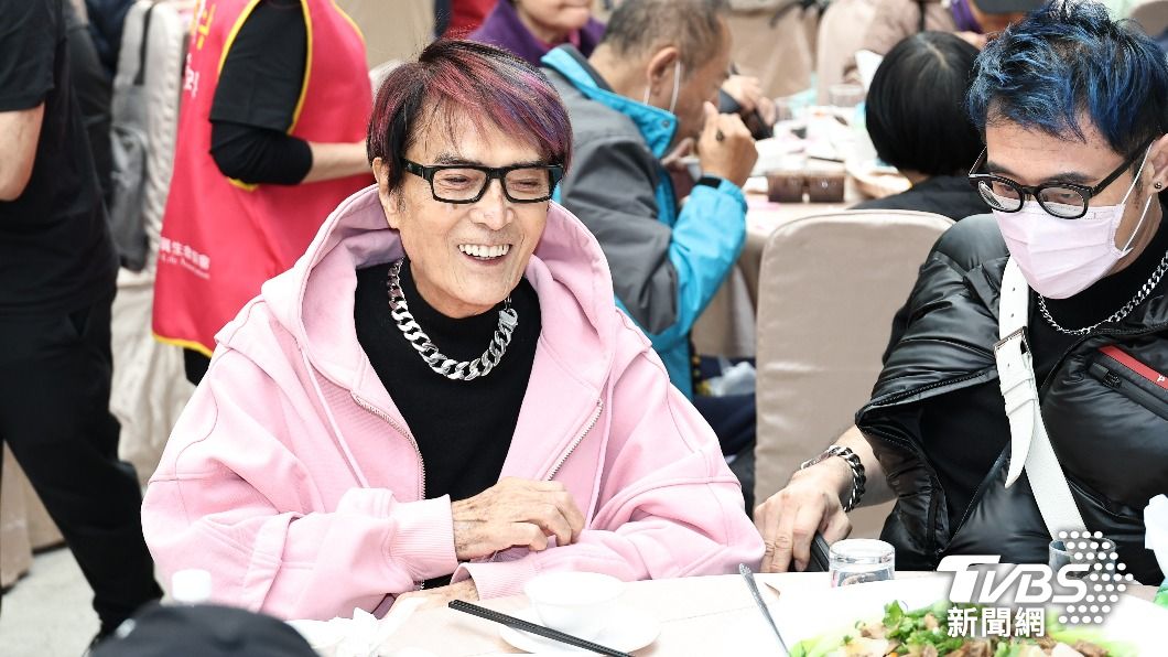90歲「鑽石歌王」林沖一度命危救回!左腿開刀大失血 露面曝現況