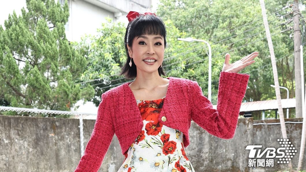 唐玲抗癌5年「摘子宮保命」宣布解放! 大尺度拍寫真美胸看光