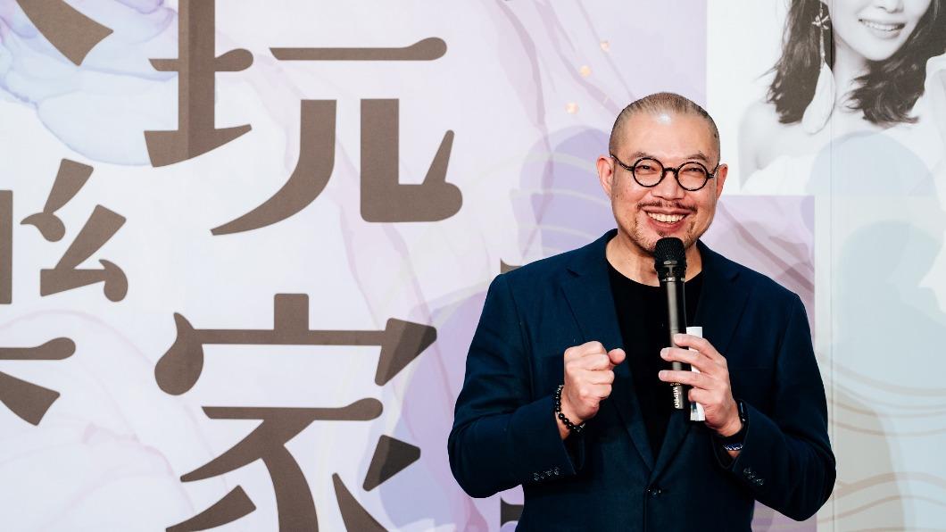 指揮家簡文彬感謝周蕙接下挑戰,更表示「大玩樂家」系列音樂會票房越來越好。(圖/衛武營國家藝術文化中心、陳建豪提供)