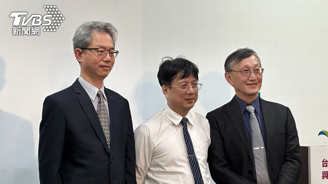 台灣小兒神經醫學會理事長林光麟、台灣兒童伊比力斯協會理事長張明裕 、台灣癲癇學會前理事長關尚勇。(圖/許稚佳攝)