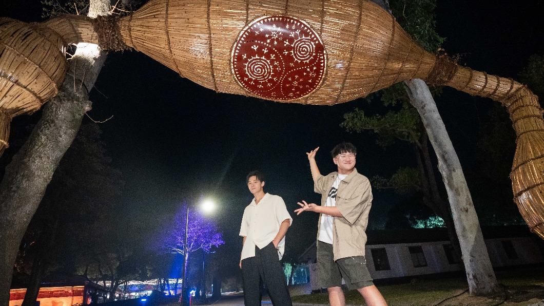 「IT BOYZ」陳彥廷、鄭豐毅元宵節前夕 桃園燈會沉浸式互動體驗