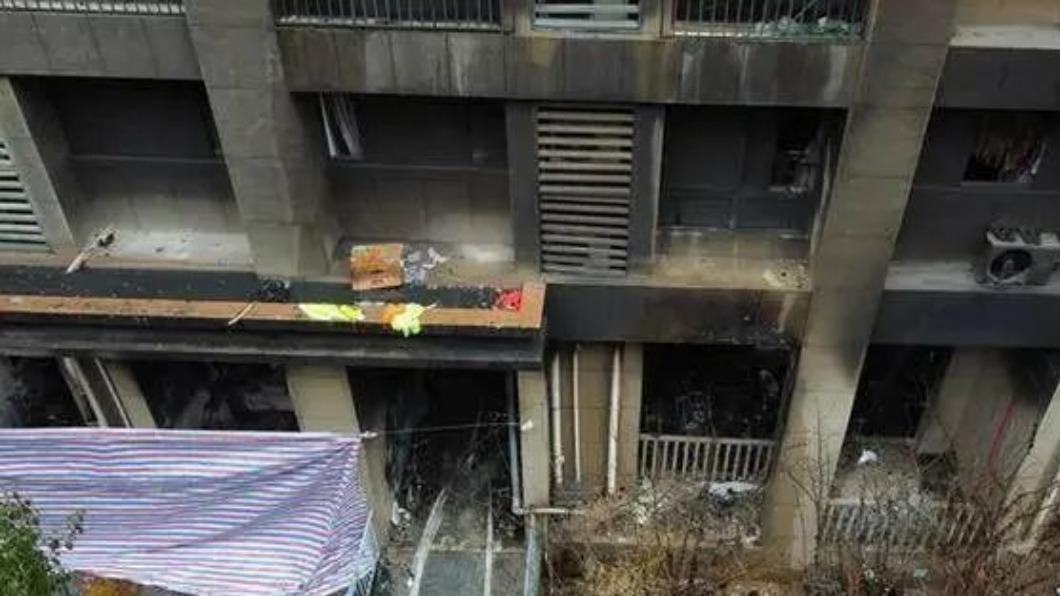 這起火災造成15人死亡、44人受傷送醫。（圖／翻攝自微博@晶報）