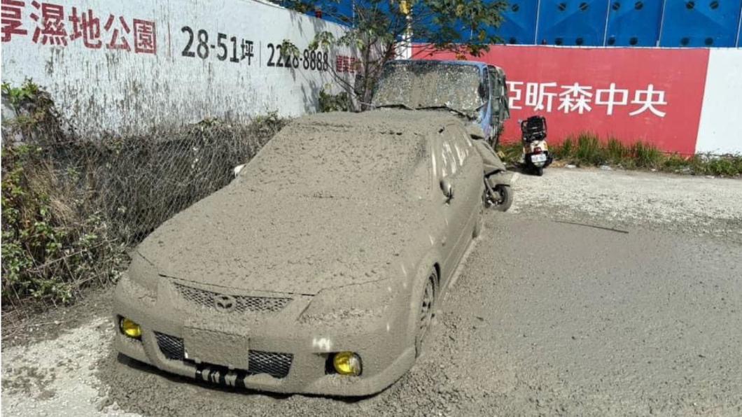 建商表示已與車主達成和解。(圖/翻攝自記者爆料網)