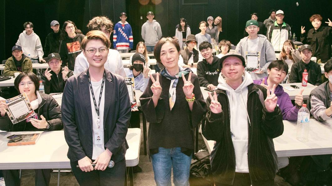 北流雲負責人卓怡岑（左起）、黃韻玲和陳小律為學員舉辦免費講座。（圖／台北流行音樂中心提供）