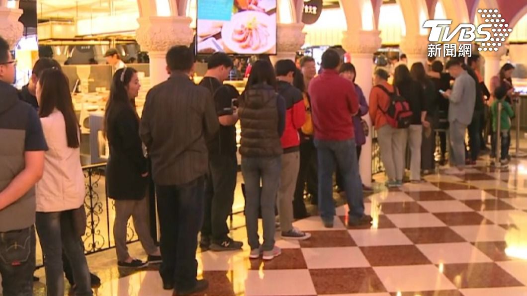 吃到飽狂拿1物拼回本「老闆會哭」?內行笑了:喜極而泣