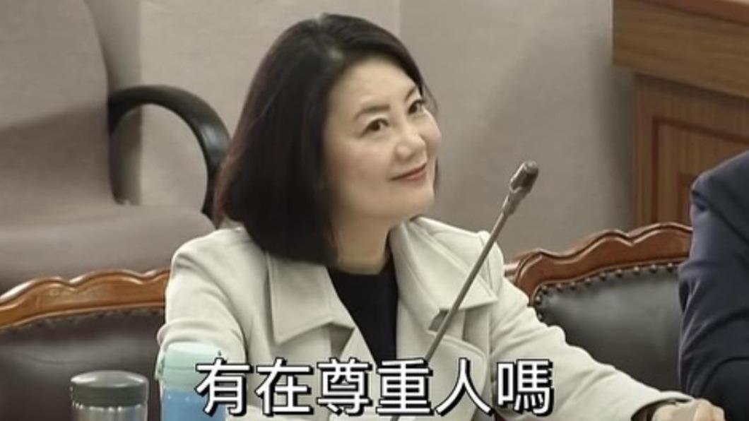 吳思瑤嗆柯文哲吃立法院豆腐。(圖/翻攝自吳思瑤臉書)