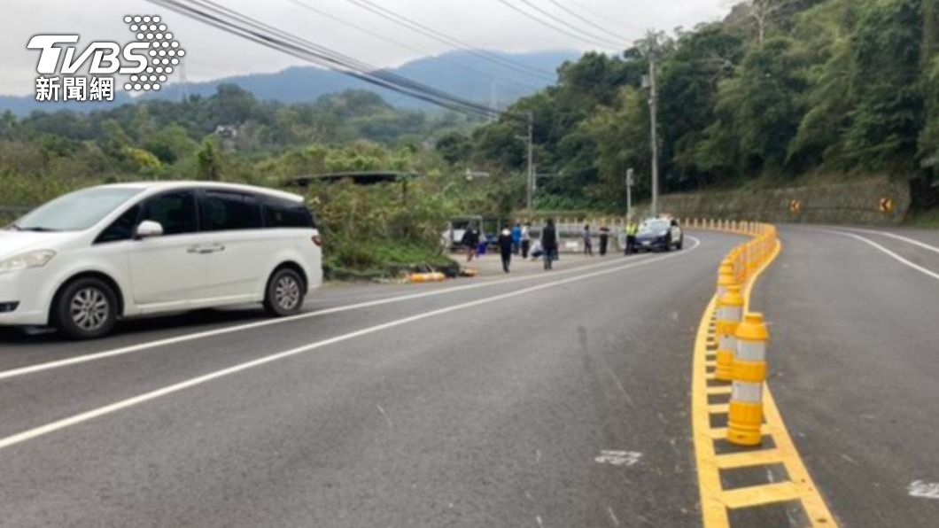 苗栗台3線死亡車禍!男騎重機過彎失控 猛撞休旅車倒地亡
