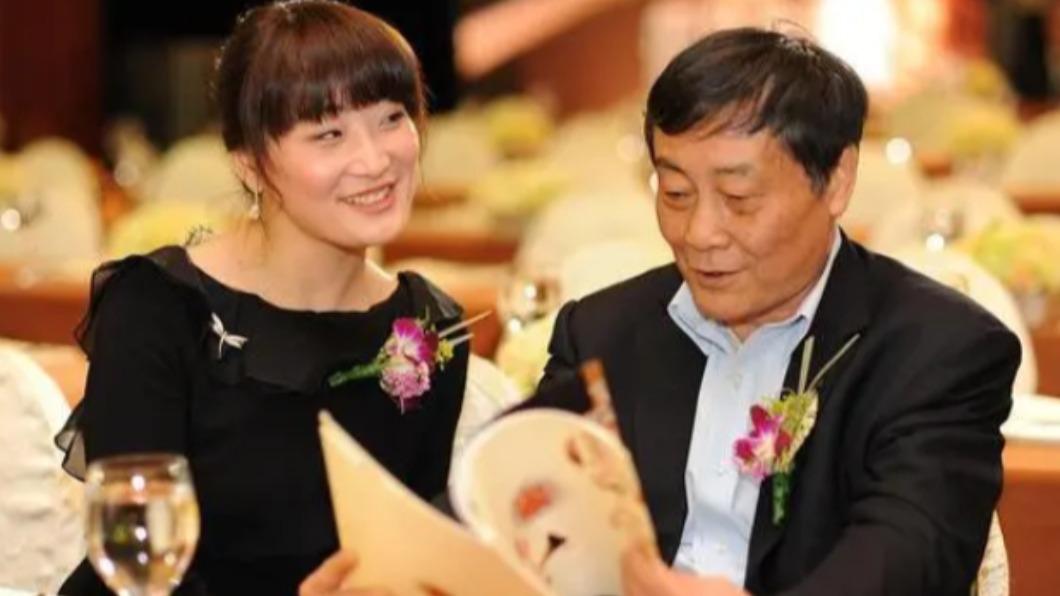 宗慶後與女兒宗馥莉。(圖/翻攝自 微博)