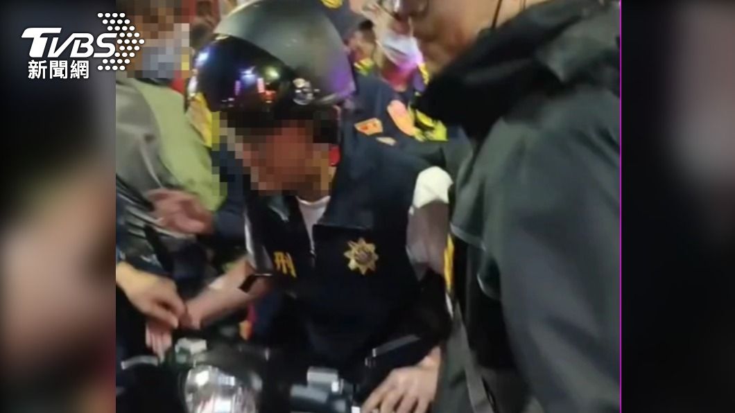 元宵遶境驚見假刑警!台東男穿警背心耍威風 真警當場拆穿