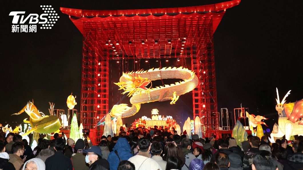 新北燈會龍年主燈。(圖/胡瑞麒攝)