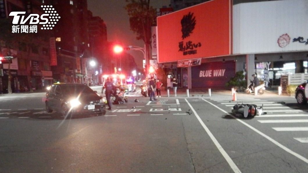 機車零件散落一地。(圖/TVBS)