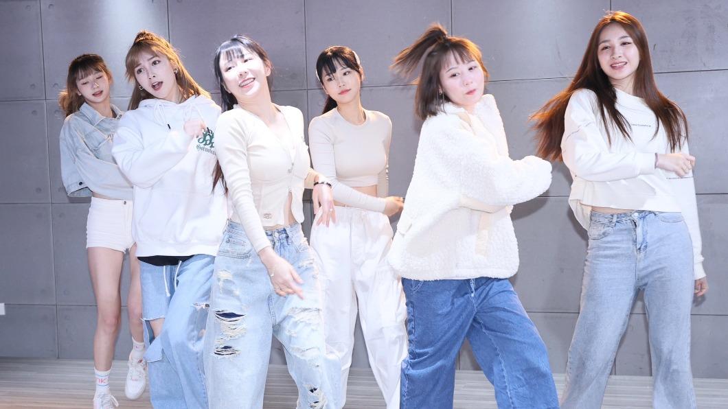 梓梓、畇二、JUDY、珮含、草莓、于齊薇今齊聚練舞。（圖／黃盈容攝）