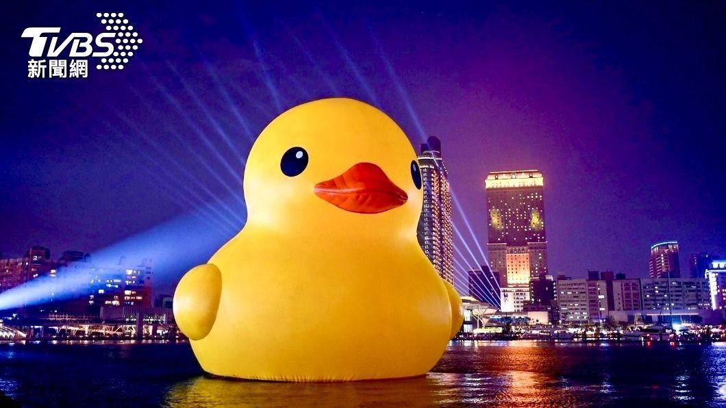 小鴨沒有不見!他曬最後身影「變成蛋餅」 全場笑翻:鴨扁了