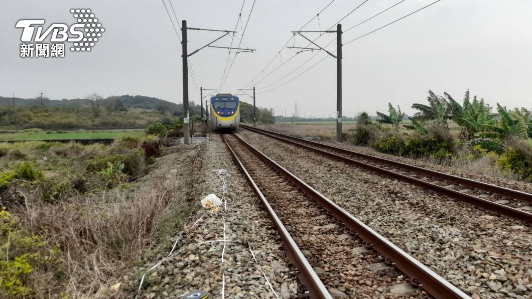 快訊/行人闖雲林平交道遭區間車撞死 「屍塊四散」火車大誤點