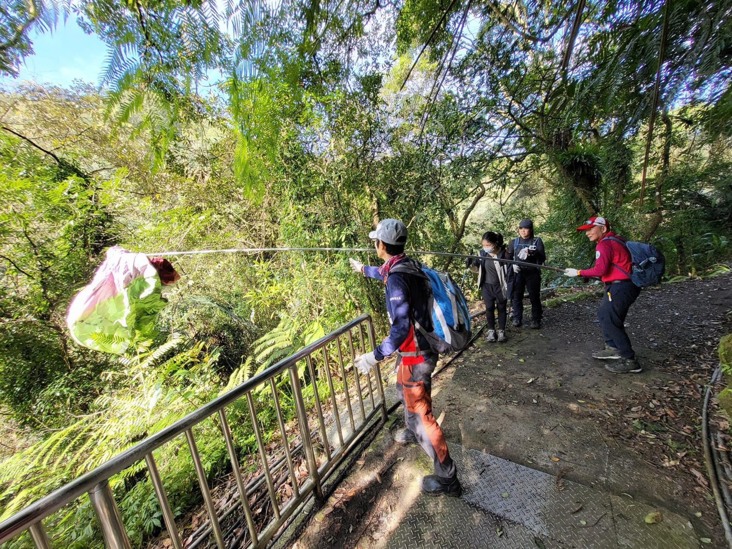 平溪天燈節落幕 新北淨山清理出逾160公斤垃圾