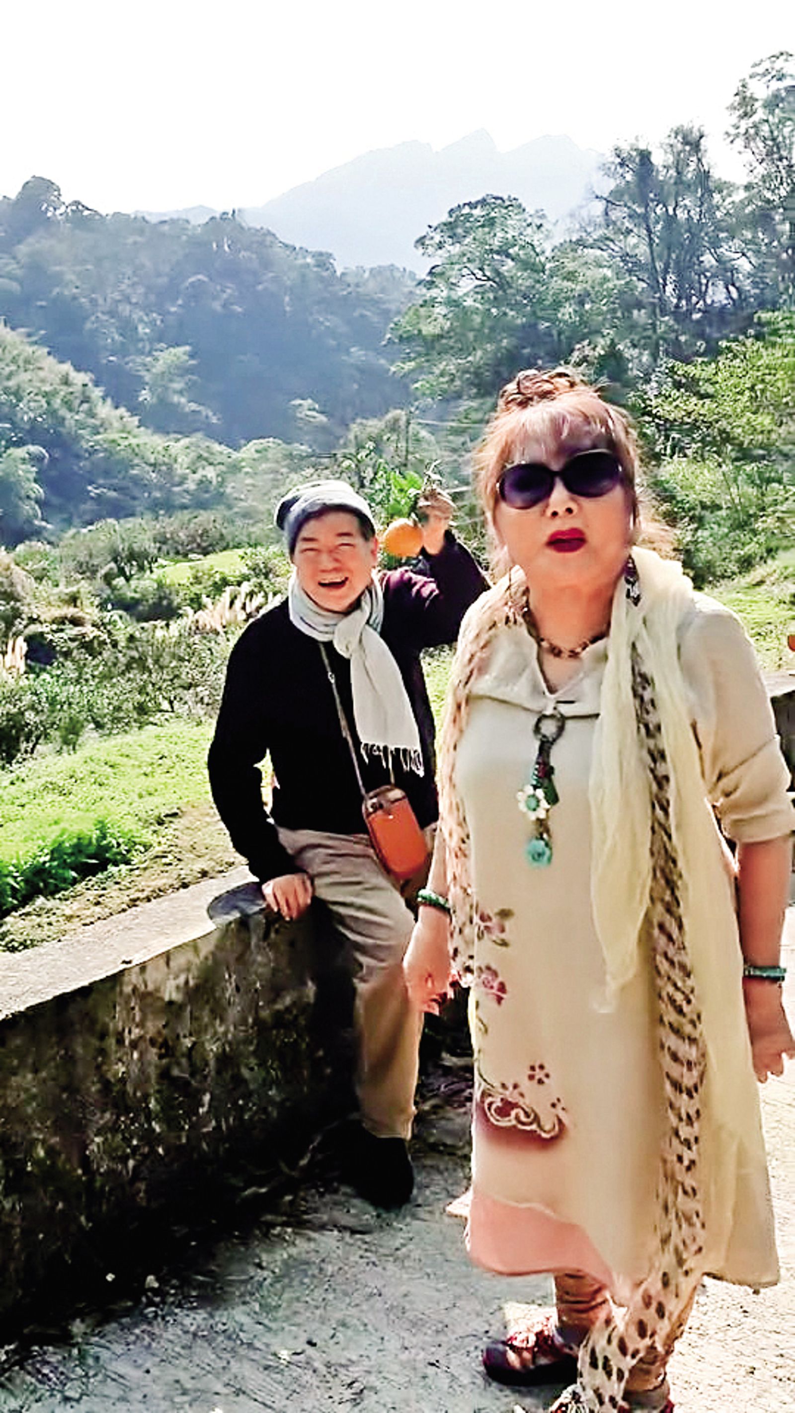 廖峻(左)出事後隱居新竹山上,澎澎(右)每週前往關心。(圖/翻攝自廖峻澎澎粉噗團臉書)