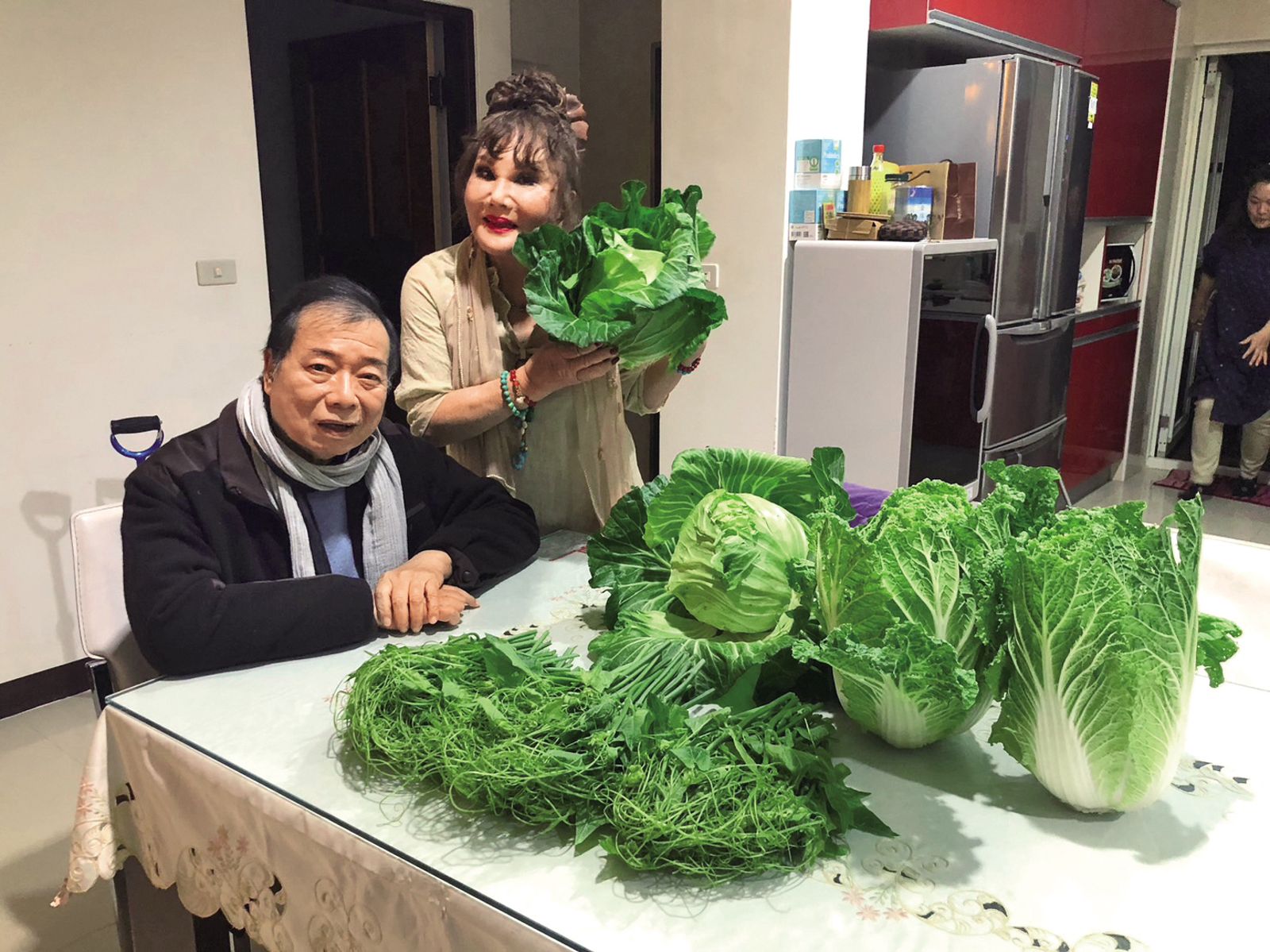 澎澎(右)每次到廖峻(左)家中探視,都會帶上一大堆食物。(圖/翻攝自廖峻澎澎粉噗團臉書)