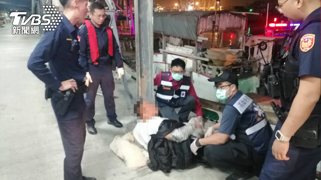 和朋友喝酒嗨到茫?高雄壯漢尿急碼頭解放 下一秒撲通墜海