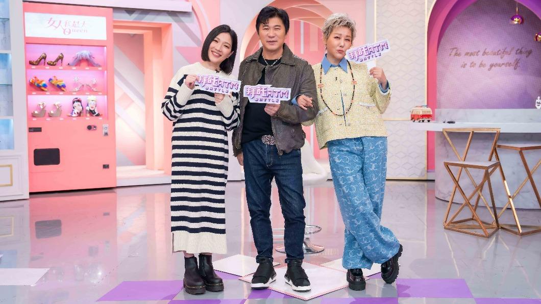 Sandra(左起)、胡瓜上藍心湄節目宣傳《拜託ATM》。(圖/TVBS)