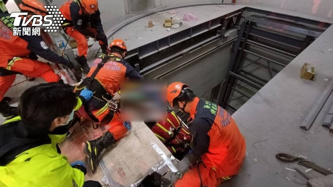 快訊/新北又傳工安意外!大樓升降梯急墜3層樓 工人頭部重創慘死